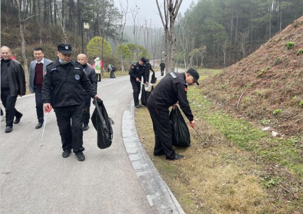 懷化藍盾保安服務(wù)有限公司,湖南保安服務(wù),湖南區(qū)域秩序維護,湖南物業(yè)管理服務(wù) 懷化藍盾保安服務(wù)有限公司,湖南保安服務(wù),湖南區(qū)域秩序維護,湖南物業(yè)管理服務(wù)